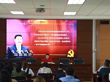 东吴外师附属越溪实验中学组织全体教职工观看《生命重于泰山》电视专题片