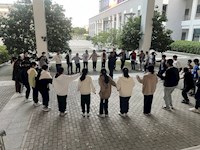 东吴外师附属实验中学心理社团开展“多人绑腿跑“团辅活动