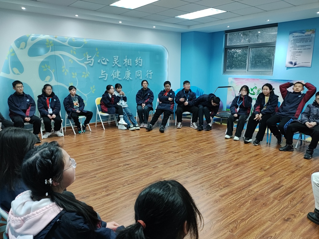 F:\学校心理健康教育\心理社团\2023-2024第二学期\2024.3.14多人绑腿跑\f8f51c76c19dd33a9071798b2b0cf1ff.jpg