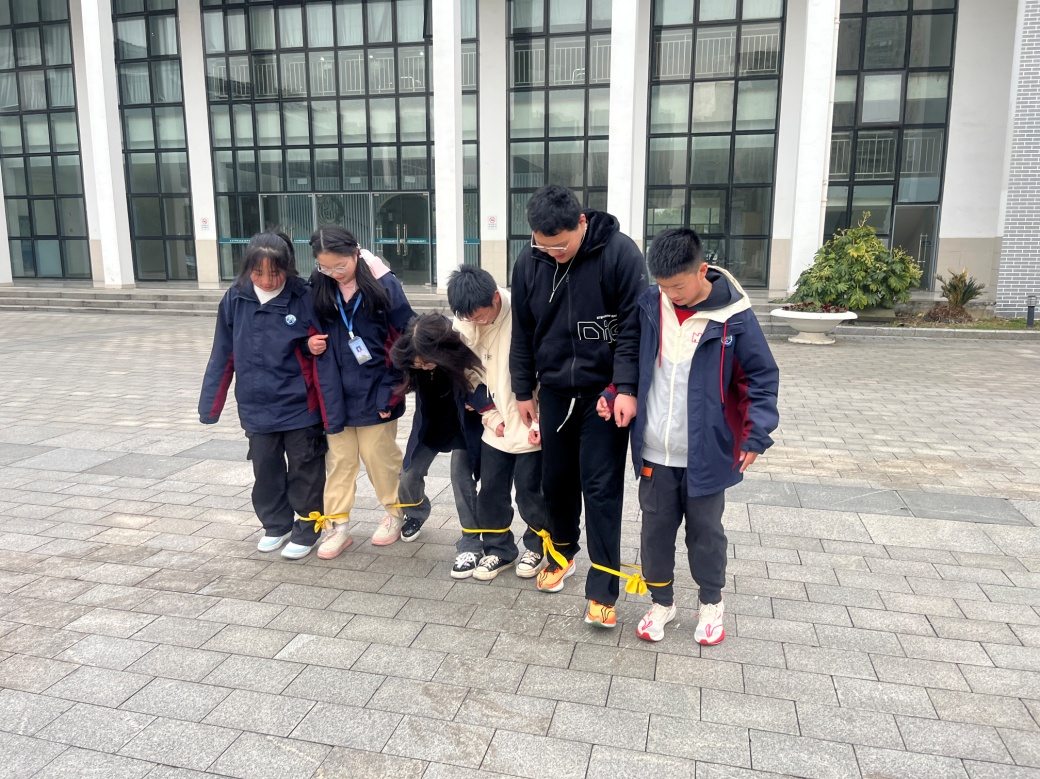 F:\学校心理健康教育\心理社团\2023-2024第二学期\2024.3.14多人绑腿跑\IMG_1213.JPG