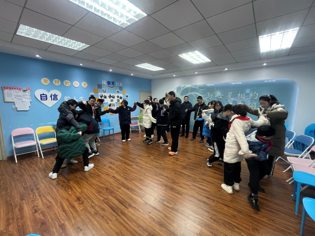 F:\学校心理健康教育\心理社团\2023-2024第二学期\2024.2.22蜈蚣翻身\IMG_0714.JPG