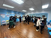 东吴外师附属实验中学心理社团开展“蜈蚣翻身”团辅活动