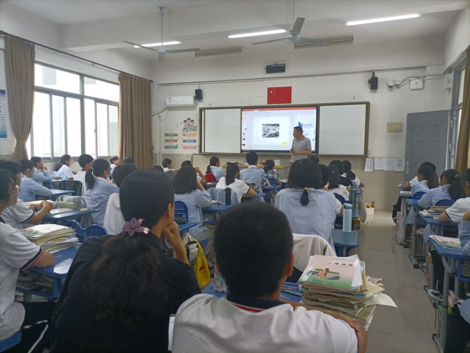 《尊重生命内在价值，激发学生无限潜能》